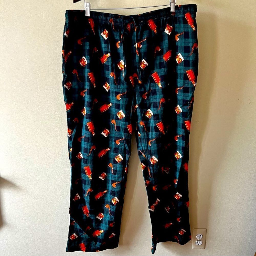 MENS XXL PAJAMA BOTTOMS SLEEP PANT LOUNGERS FLANNEL PIPE and WHISKEY THEME